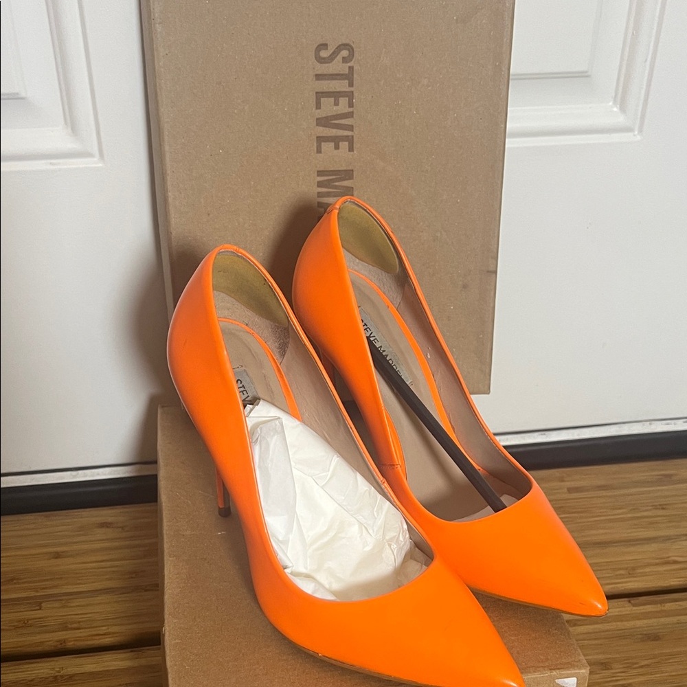 Steve Madden Bold Orange Heels - Picture 4 of 6